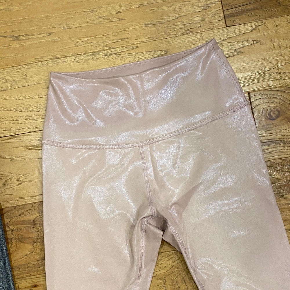 🔥Bundle🔥Beyond Yoga Shimmer Leggings - Gray and Pink size medium-Preloved - Picture 3 of 10